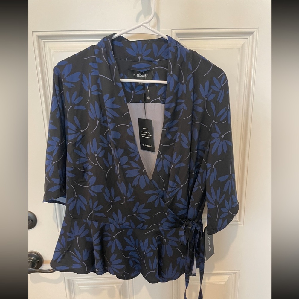 NWT Ladies 11 Honore’ Blouse. Size 14.